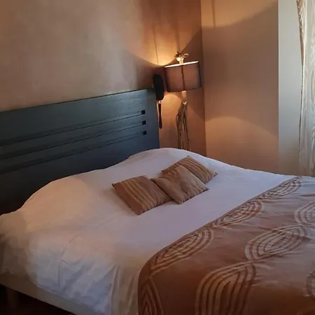 Mille Et Une Nuits D'aubrac Hotel *